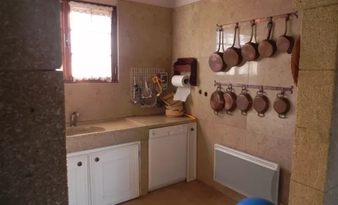 Fabrication et pose de cuisine en pierre de Cassis à l'ancienne à Marseille, Marseille 5ème arrondissement, Marbrerie Pilati et Fils