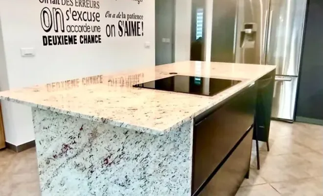 Pose d'un îlot et d'une cuisine en "shiva Kashy" à Marseille, Marseille 5ème arrondissement, Marbrerie Pilati et Fils