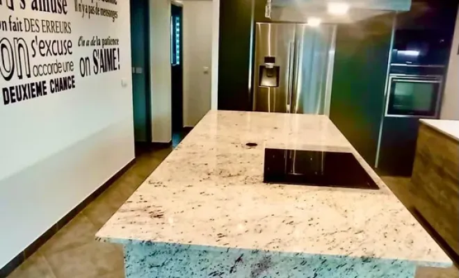 Pose d'un îlot et d'une cuisine en "shiva Kashy" à Marseille, Marseille 5ème arrondissement, Marbrerie Pilati et Fils