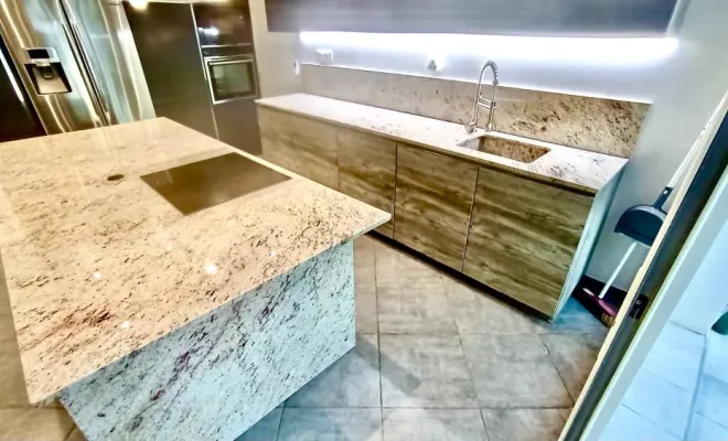 Pose d'un îlot et d'une cuisine en "shiva Kashy" à Marseille, Marseille 5ème arrondissement, Marbrerie Pilati et Fils