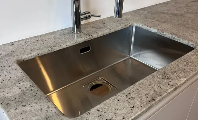 Découvrez notre cuisine en granite Colonial White, Marseille 5ème arrondissement, Marbrerie Pilati et Fils